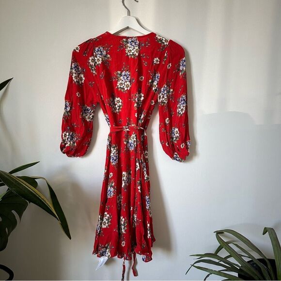 NWT Yumi Kim Red Love Wins Daisy Bouquet Red Floral Mini Wrap Dress Size XS - Picture 3 of 10
